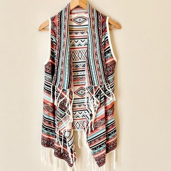 NWOT Sleeveless Fringed Boohoo Vest